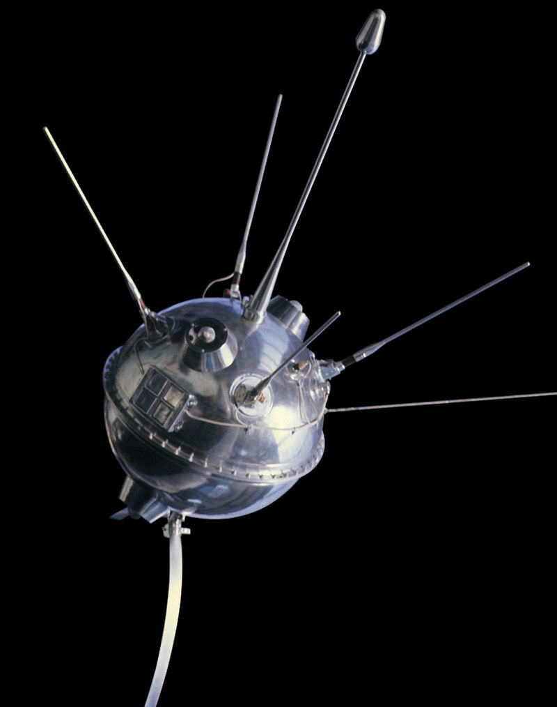 Lune_VL's tweet photo. Il y a 61 ans, Luna 1, une sonde soviétique, décolle de @Terre_VL pour devenir le premier artefact à atteindre sa vitesse de libération et quitter l'orbite terrestre ! Elle doit venir s'écraser sur moi, mais la mission ne se déroule pas comme prévue... https://t.co/wYiv9vfySq