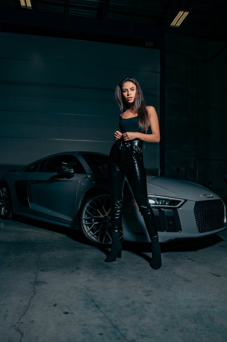capturedbyankit's tweet photo. Livin fast 😎
#photography #r8 #Rollsroyce #Audi https://t.co/18Ji3U64VL