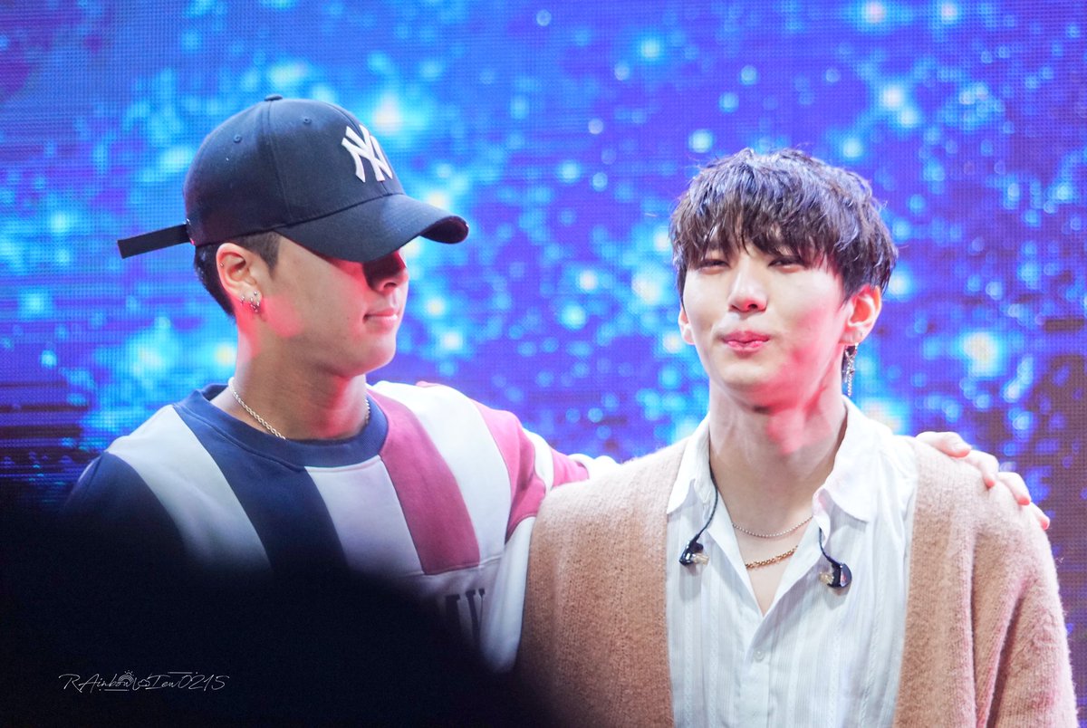 rainbowview0215's tweet photo. 191201 All of me  밤공

LR
#VIXX #빅스  #레오 #라비  
@JUNGTW_LEO @RAVI_GTCK https://t.co/yDj0NTevT8