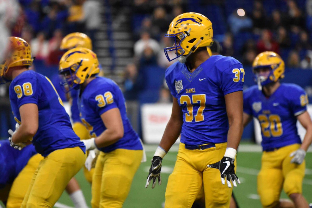 Tywise2020's tweet photo. Can’t even begin to explain how much this team means to me... went out on top, state champs💍. 37 out. #greyhoundforlife https://t.co/f9vP9F3y8N