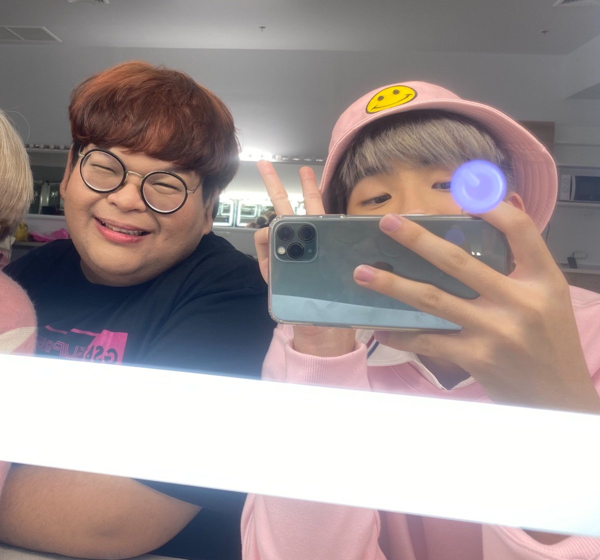 lomchoybiscuit's tweet image. Luv u all 🧡💙❤️💖💜🖤💛💚 @Graphic__r  #เจ้าแก้มของกราฟิค #superboyproject #Superboyprojectfinalweek