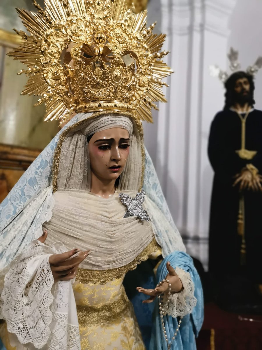 María Santísima de las Lágrimas ataviada para la festividad de la Inmaculada Concepción.
Estrena manto donado por el grupo joven de la Hermandad y Mantilla beige donada por una hermana de la Hermandad.