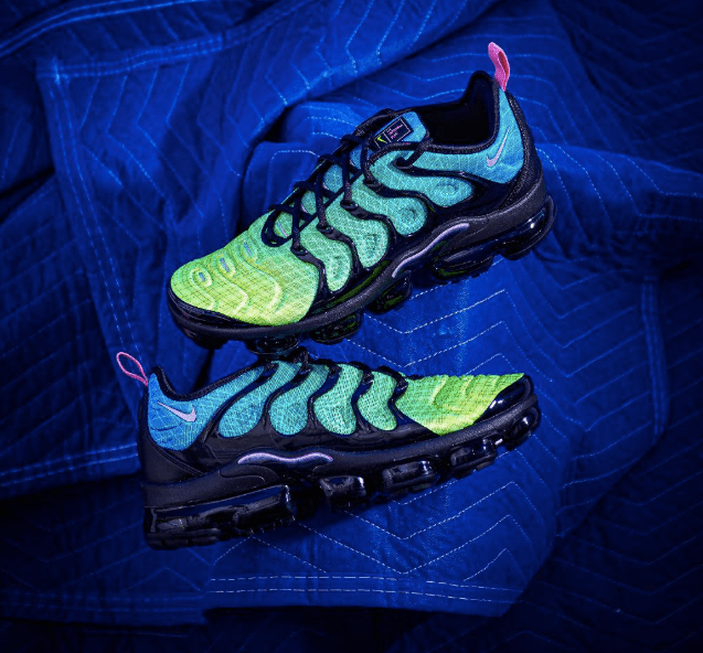 nike air vapormax plus aurora