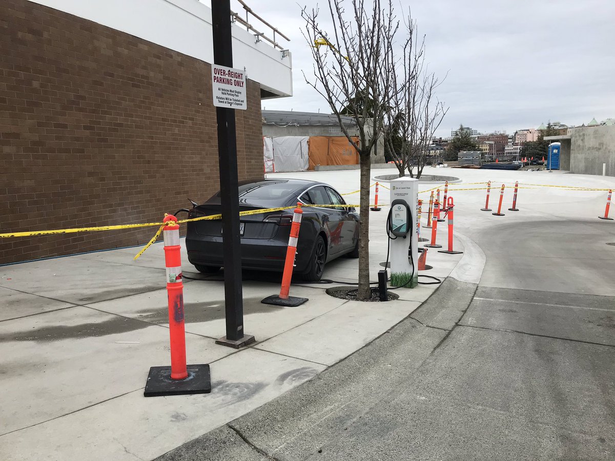 Drive Tesla 🇨🇦 tweet media