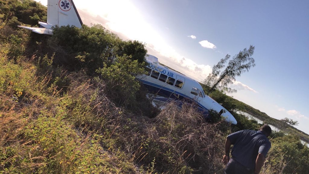AeroGazette's tweet photo. ❗️Sortie de piste d’un #Beech99 de #FlamingoAir aux Bahamas - 01/12/19
🔸Le Beechcraft venait d’atterrir sur l’aéroport de Black Point (08:30 local time), lorsque le train droit s’est effacé, provoquant une sortie de piste
🔸Pas de blessés parmi les 12 pax & 2 pilotes
#aircrash https://t.co/wY0BbbTHlZ