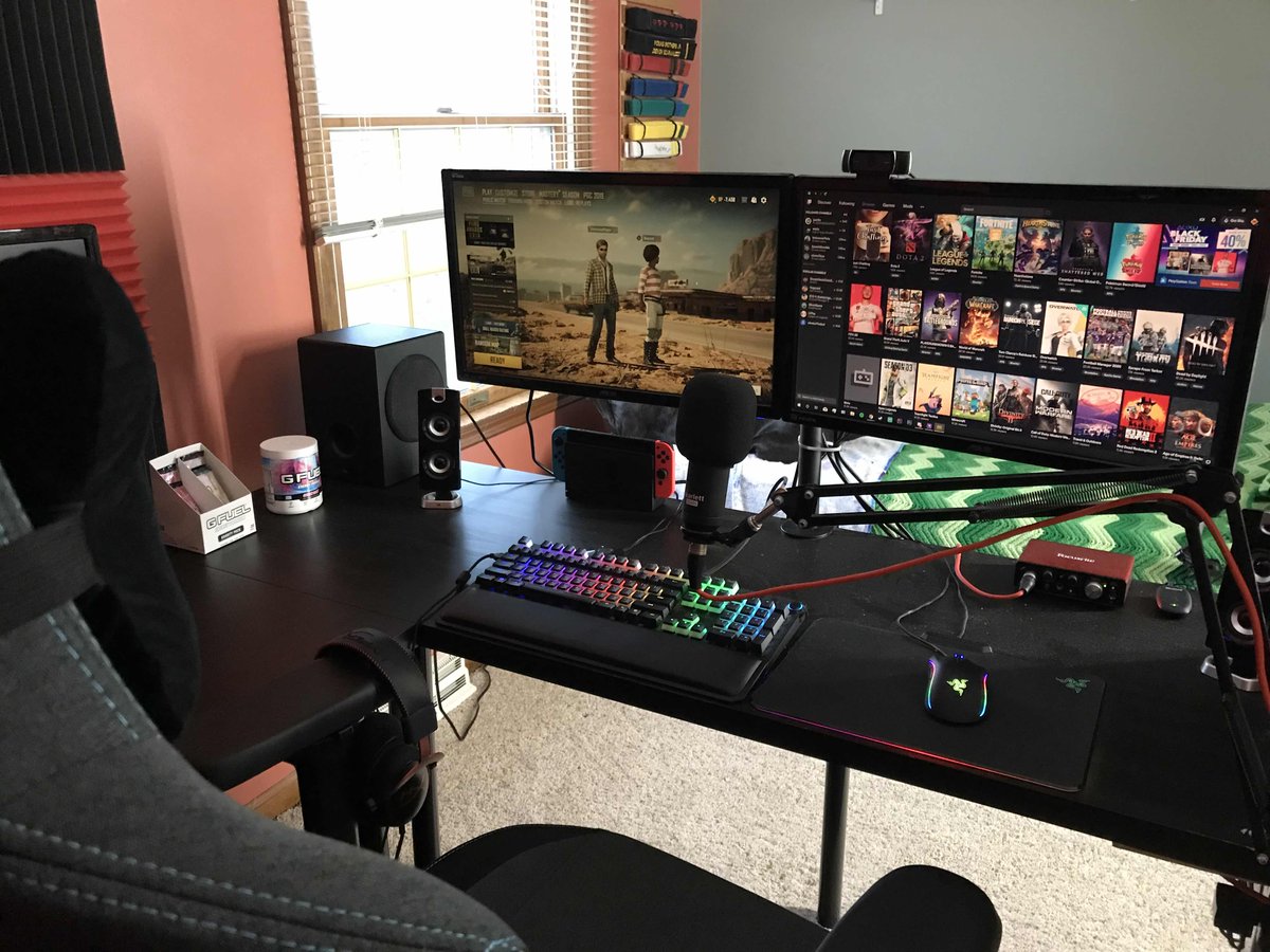 devonian_plays's tweet photo. Just got my #Secretlab chair in the mail and it's just as comfy as it looked. @secretlabchairs https://t.co/pQIrQFWpJV