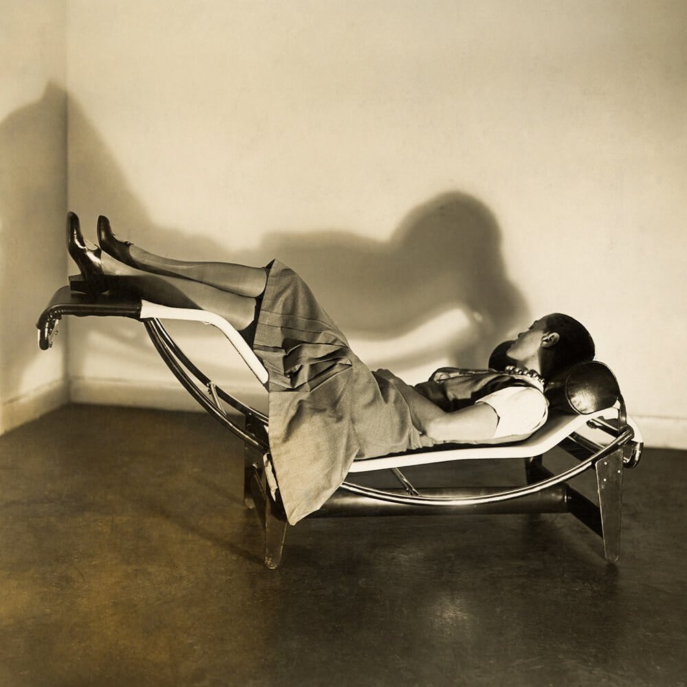 BauhausMovement's tweet photo. Charlotte Perriand on ‘Chaise longe basculante B306’, 1928 (Le Corbusier, P. Jeanneret, C. Perriand, circa 1928) © ADAG #chaiselongue #lecorbusier https://t.co/KBcKskeoqS