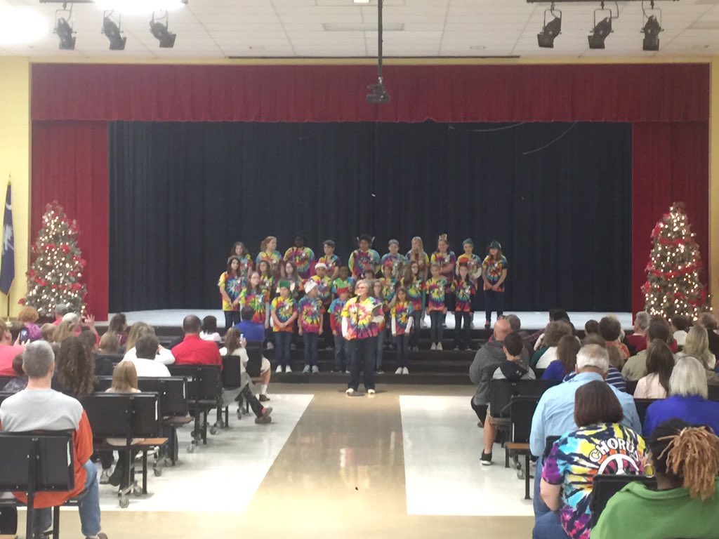What better way to bring in the holiday season than the Gilbert Carolighting event with the <a href="/GESIndians/">Gilbert Elementary</a> Chorus! #GilbertAmerica