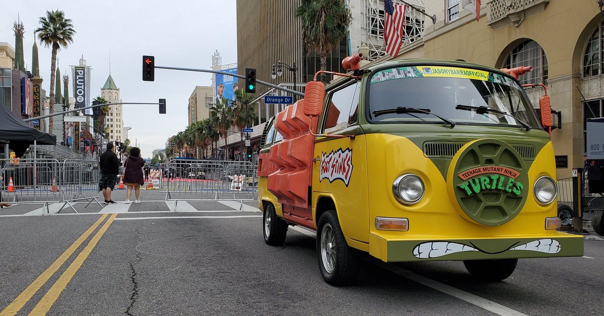 tmntvan's tweet photo. Today is the Hollywood Christmas Parade.
#HollywoodChristmasParade #hollywood #hollywoodbl #parade #christmas #tmnt #ninjaturtles #teenagemutantninjaturtles #TeamEastman #TheToysThatMadeUs #tttmu #tmntplay #VanillaIce #tmntvan #turtlevan #partywagon #cosplay #vw #kombie #nerd https://t.co/706D1OiGSX