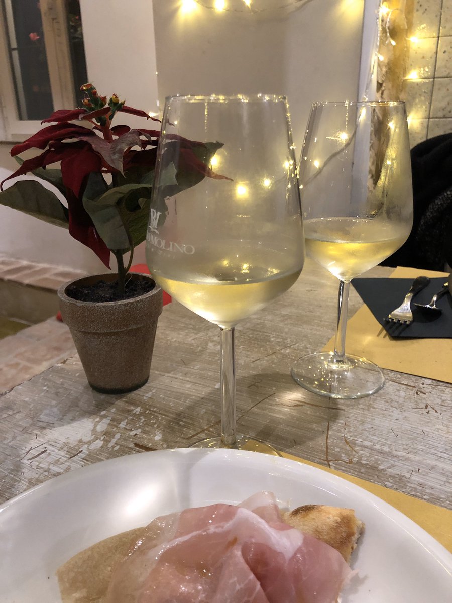 giuseppebaratta's tweet photo. #WineAndPizza 🍷🍕 Serata dedicata alla degustazione di vini dell’Azienda Casale del Giglio in abbinamento con la selezione di pizze gourmet al Focaccino  di Prossedi https://t.co/AwnjQJAcJk