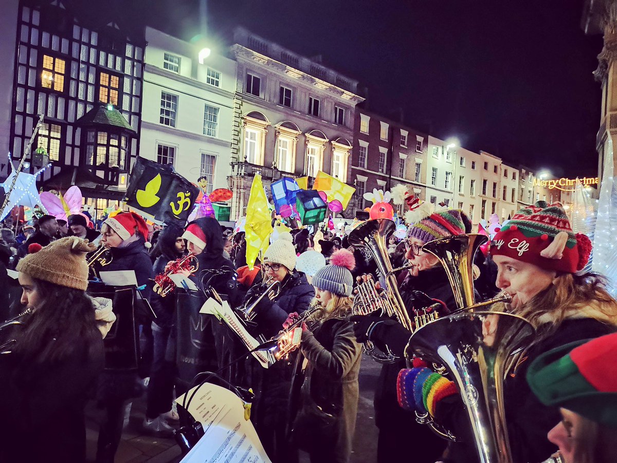 Lovely evening at #leamington #lanternparade - what a fabulous collection of lanterns! Thank you for having us back again!! 🎺🎄🎶🤶🏽⛄️🎵 #loveleam