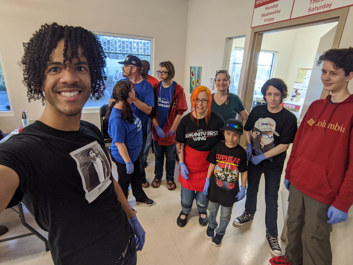 ohnopauldidnt's tweet image. Yanging with the crew #HumanityFirst #PledgeForHumanity 
#YangGang