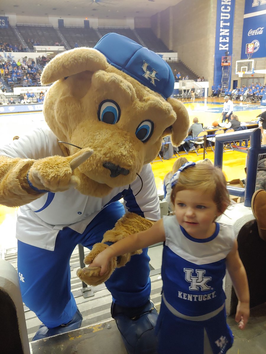 MeganEileenKy's tweet photo. Scratch's biggest fan. 

#WeAreUK https://t.co/A95Cg8yf04