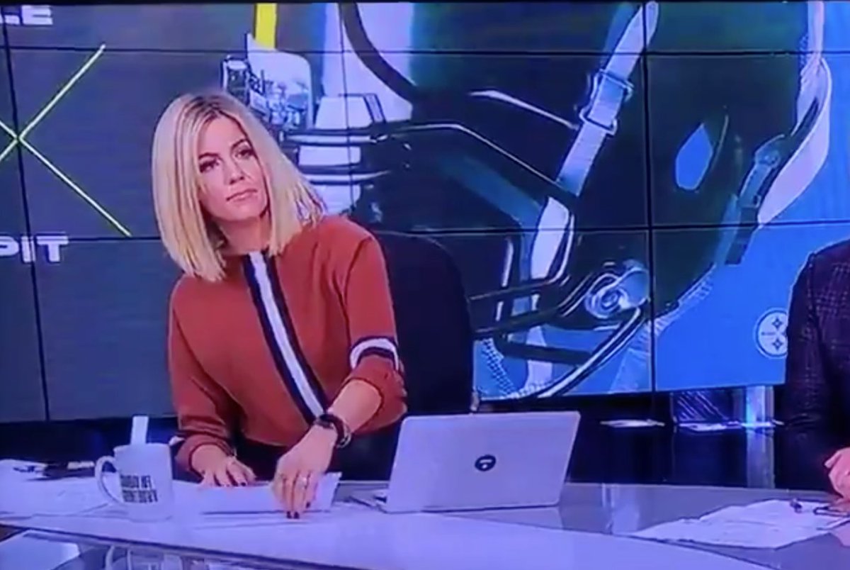 HammerHeadcases's tweet image. New TV Crush #Samponder, who knew she was a closet #Browns fan! #BrownsVsSteelers #Cleveland #clevelandbrowns