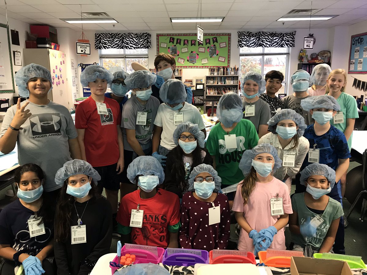 AldridgeEIS's tweet photo. Dr. Aldridge’s supervising physicians scrubbed in for surgery to diagnose and treat patients with text feature based symptoms! 💉🏥👩🏻‍⚕️ #futuredoctors #almostlostapatient  #operatingroomshenanigans @EubanksDragons https://t.co/6SdbKs7yAy