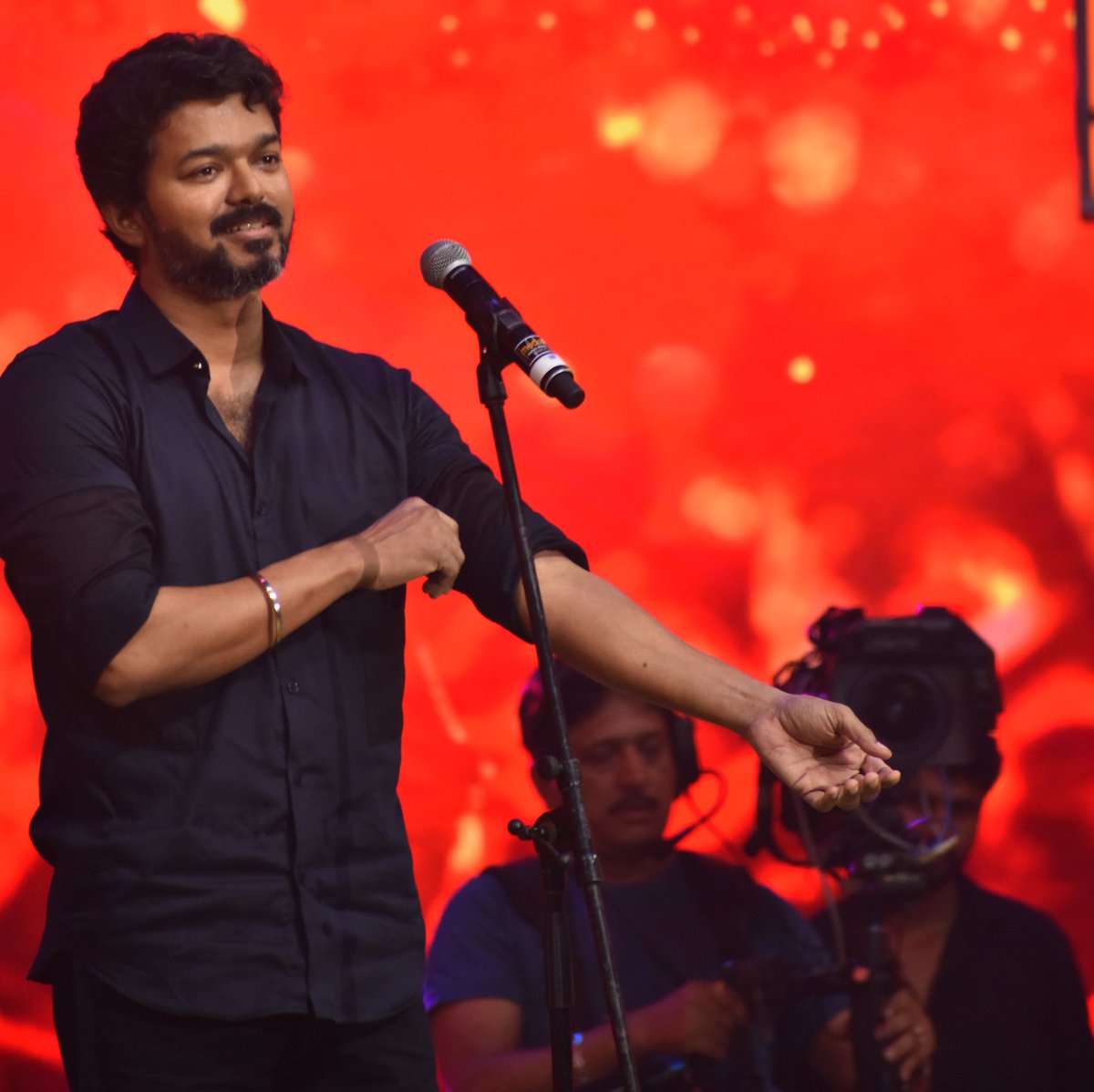 Skyriswan's tweet image. Comeback #skydesign 
27 years of Thalapathy Vijay 
Spl design 
coming 3rd 11am 
Support and share 💕💕💕

#27YrsOfSamratVIJAYCDP

@kettavan_Memes @ActorVijayOfcl @m_gajan @DHFV_Off @AssaultSethuuu @MersalNithya114 @Coin_Fighter @VFO_Offl @VijayFansUnity_ @VijayFanzTrendz