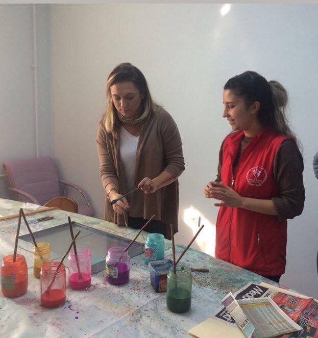 Başkent Öğretmen Atölyeleri kapsamında; Ebru Sanatı Etkinliklerimizde #KalabaAnaokulu Öğretmenlerimiz yeteneklerini sergileme fırsatı buldu.
<a href="/Ayhanisik37/">Ayhan IŞIK</a> <a href="/turanakpinar/">Turan AKPINAR</a>