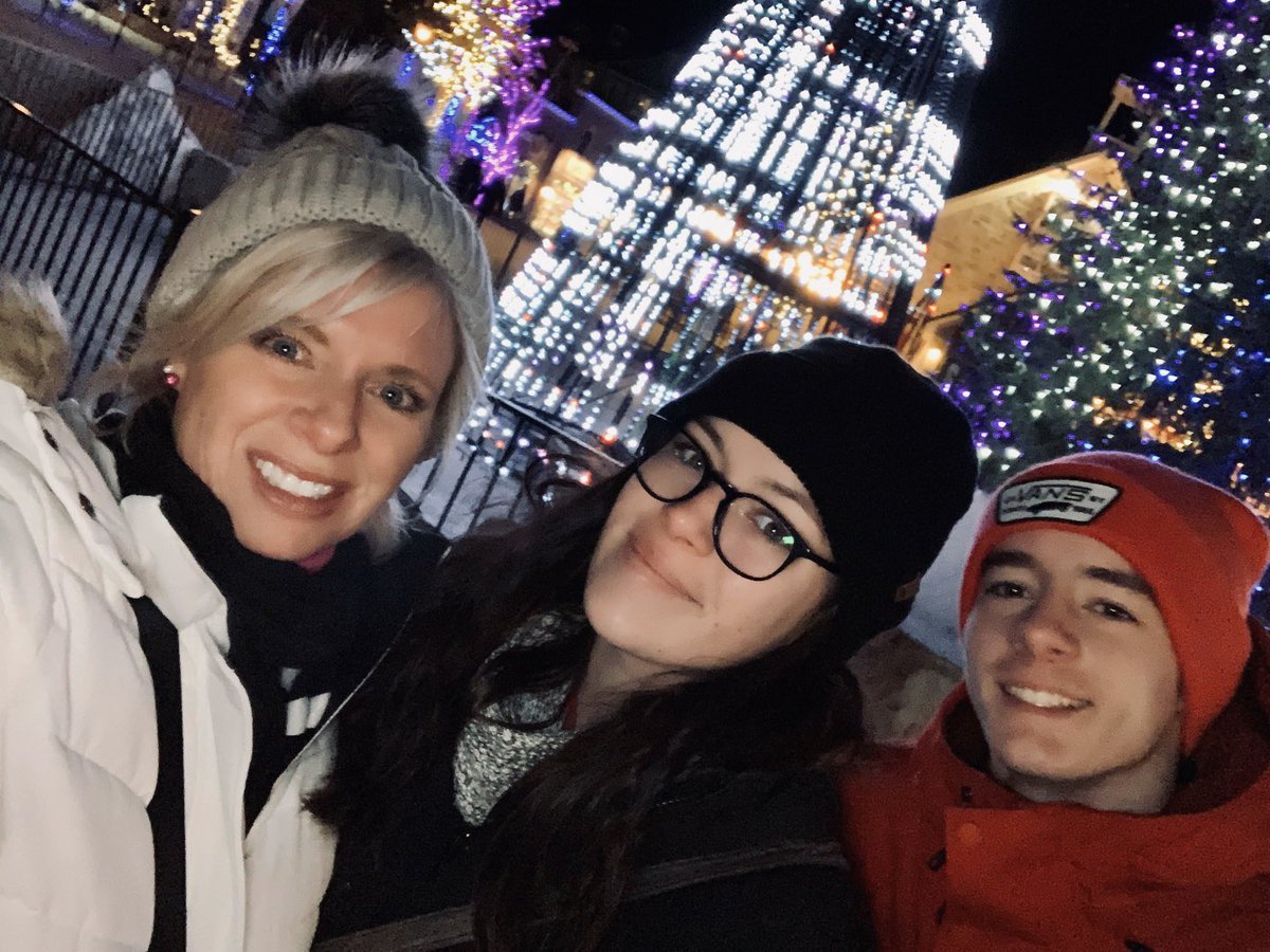 TanyaCBloomDiva's tweet photo. Amazing weekend at #BlueMountains ✨🎄#blumination #lightfestival #familytime https://t.co/hv6bQsSA38