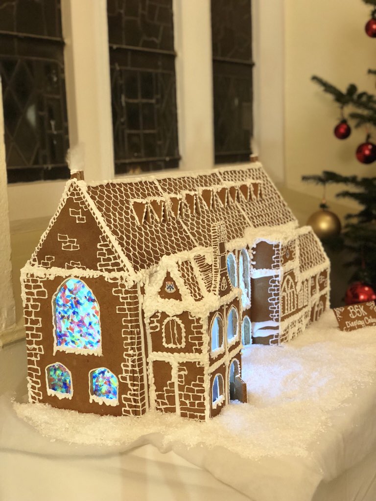 Chistmas gingerbread house of Clifton college BSK  <a href="/TomSanders88/">Tom</a> 🎄👊