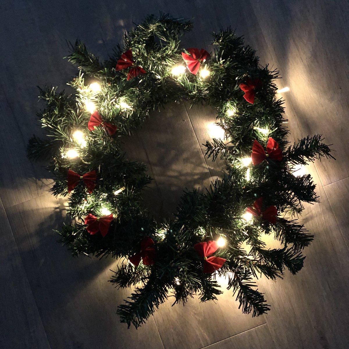 bellamomentoX's tweet photo. Blogmas day 2 is here, and in todayβs post I share my new found love of wreath making! ππππ
https://t.co/rCwWePteNJ
#fbloggers #lbloggers #bloggerstribe #blogmas #blogmasday2 https://t.co/FgMG1PZvu9