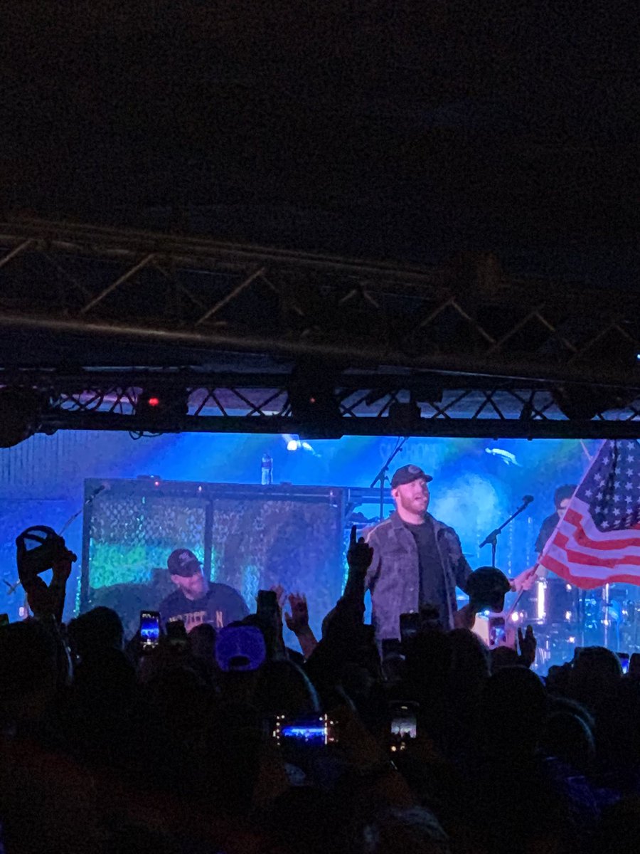 MonicaLynn89's tweet photo. Last night by far was one of the best nights and concerts I have been to since watching @JonTLangston he put on one hell of a show. #fansinceday1 #vine #ripvine #lovehisvoice #nowyouknow #dialoneup #cigarettsandme #crown #whiskey #jonlangston #dustyarmadillo https://t.co/m1xo8xyVpm