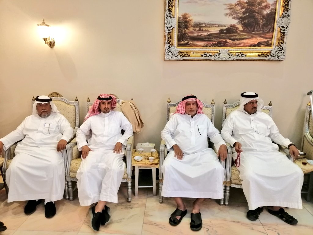 MrAlAnsari1's tweet photo. احتفل مساء أمس الشاب إبراهيم حمد الأنصاري بزفافه على أبنة الشيخ فيصل بن حبيب الأنصاري بقاعة المملكة بجدة وسط حضور جمع غفير من مشائخ وأعيان وبحضور الأهل والأقارب والأصدقاء في ليلة بهيجة بهذه المناسبة https://t.co/S9EC4SQX1u