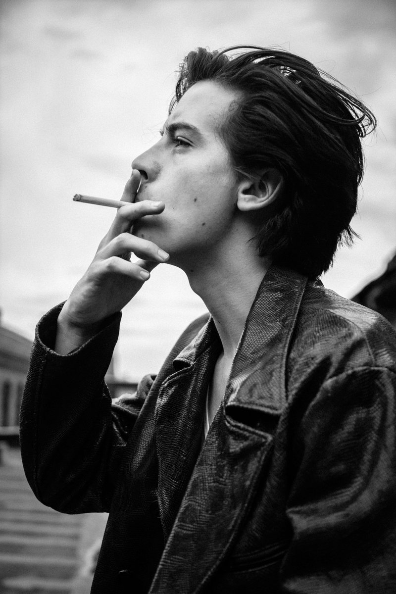 _xxBrusselxx's tweet image. ♌ CHRIS SOUSA. ♌

 ♠️ Estudiante de Historia del Arte. 
 ♠️ Fotógrafo.
 ♠️ 26 años. 
 ♠️ Soltero.
 ♠️ Bisexual. 
 ♠️ Rol medio/extenso.
#freerol

ℝ𝕥 + 𝔽𝕒𝕧 = 𝕄𝔻