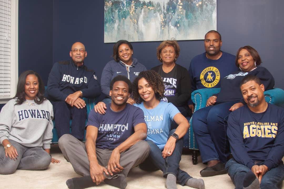 hbcuhive's tweet photo. When the ENTIRE family graduated from an #HBCU! 🙌🏾♥️🖤💚
@HBCUBuzz @HBCUGameday @HBCUPrideNation @HBCUDigest @Essence #weownhomecoming @BET https://t.co/3COAjDHf2f