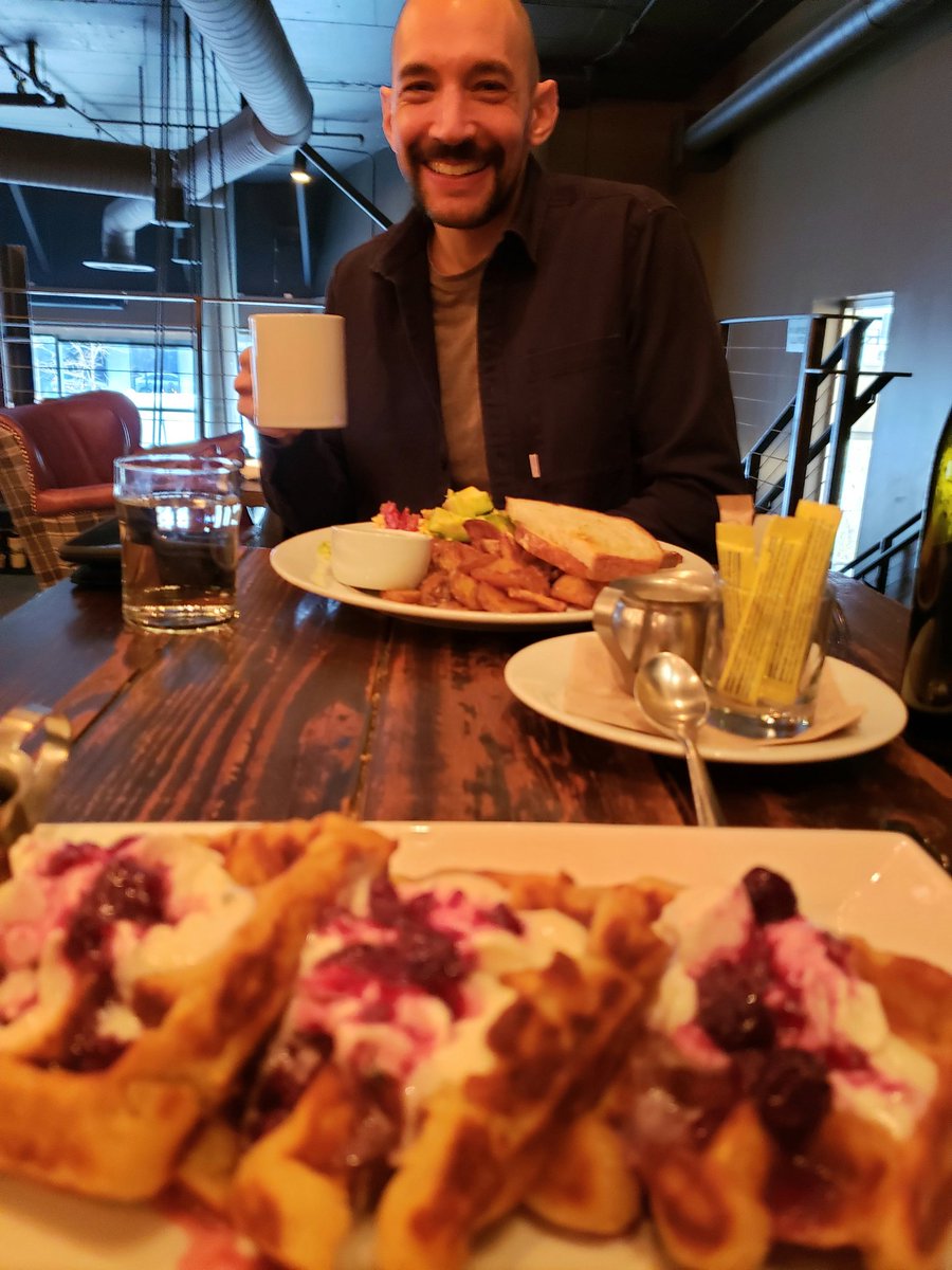 INCENDlUM's tweet photo. breakfast date w the creator of the autoblow https://t.co/qlvRBKAsHQ