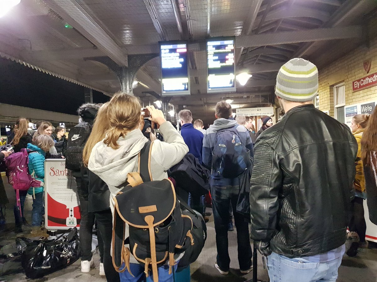 BeenDunOver's tweet image. #EMRupdate get some staff out to help freezing cold passengers, you have dumped on platform, to get to their destination