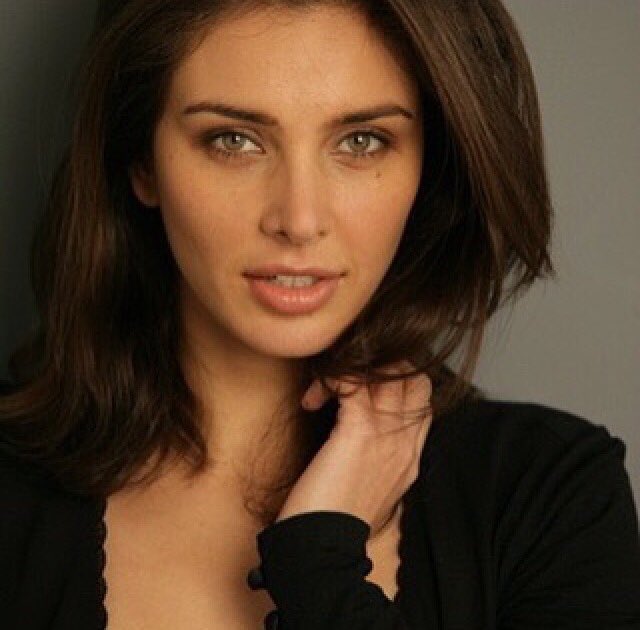 Michele_POA's tweet photo. Acho que nunca vi uma mulher tão linda quanto a @Lisaraniray me arrastaria nos pés dela. Pra quem não conhece, assista os filmes "I cant think straigth " e "the World unseen" maravilhosa demais . #icantthinkstraight #theworldunseen #lisaraniray https://t.co/kKMkYH04GA