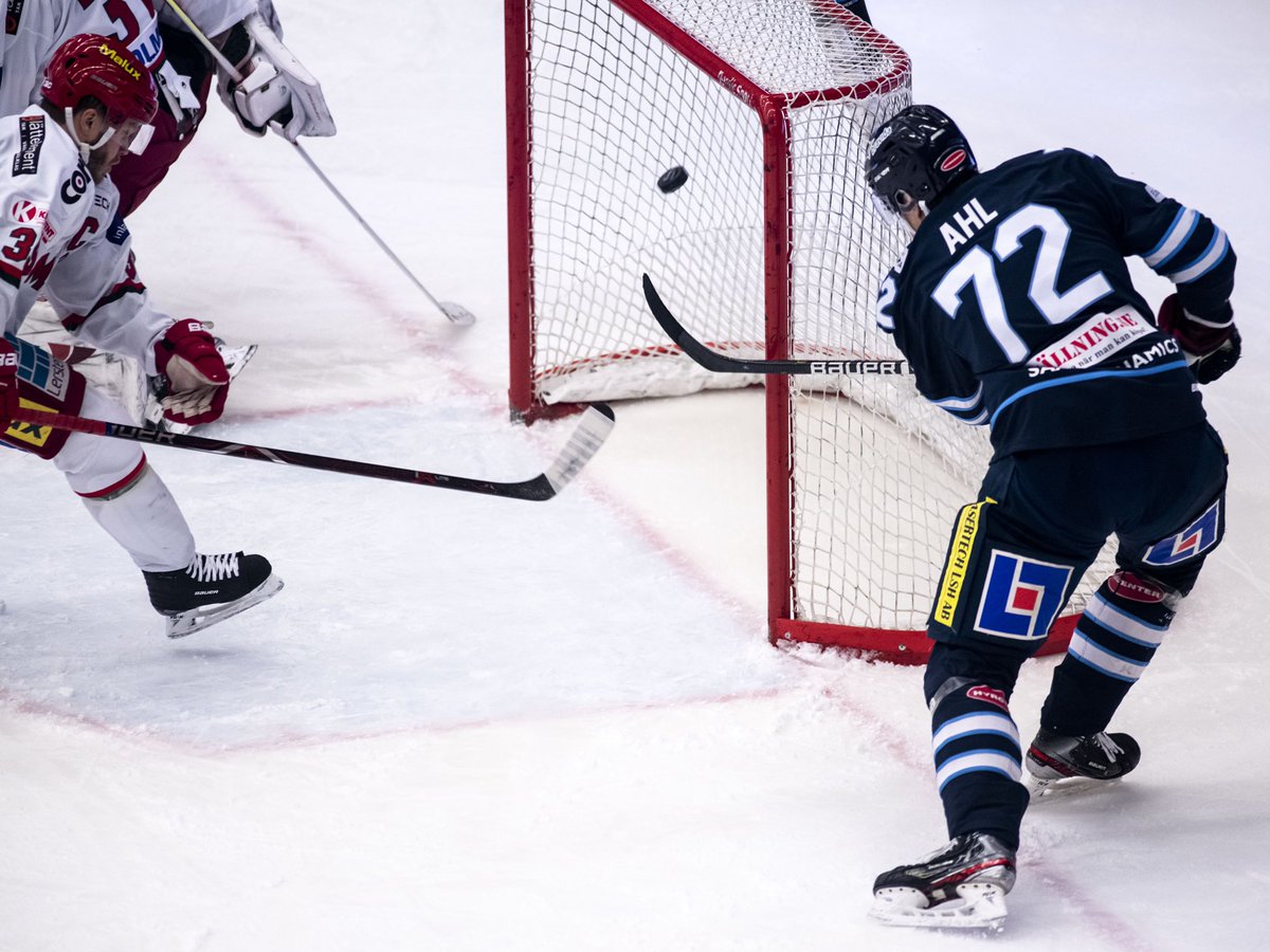 Glödhett BIK besegrar Modo med hela 7-0 (3-0, 2-0, 2-0) Målskyttar för BIK: Forsberg (2), Ahl, Thorell, Westlund, Fröland och Höggren. Läs mer på hemsidan under kvällen. #BIKKarlskoga #Hockeyallsvenskan #twittpuck