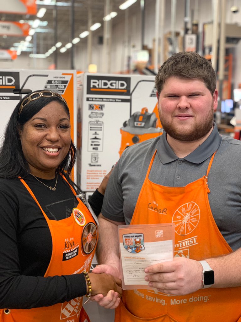 Omg 😱 S/O to Connor for taking the time out and volunteering to help out in D25 🛠🔩🔧🔨⚙️ for Black Friday Weekend #holidayseason 🎄🎅🏼 #6514HomeDepot 🧡🧡#YouRock‼️#CreatingShareholderValue 🛍🛒