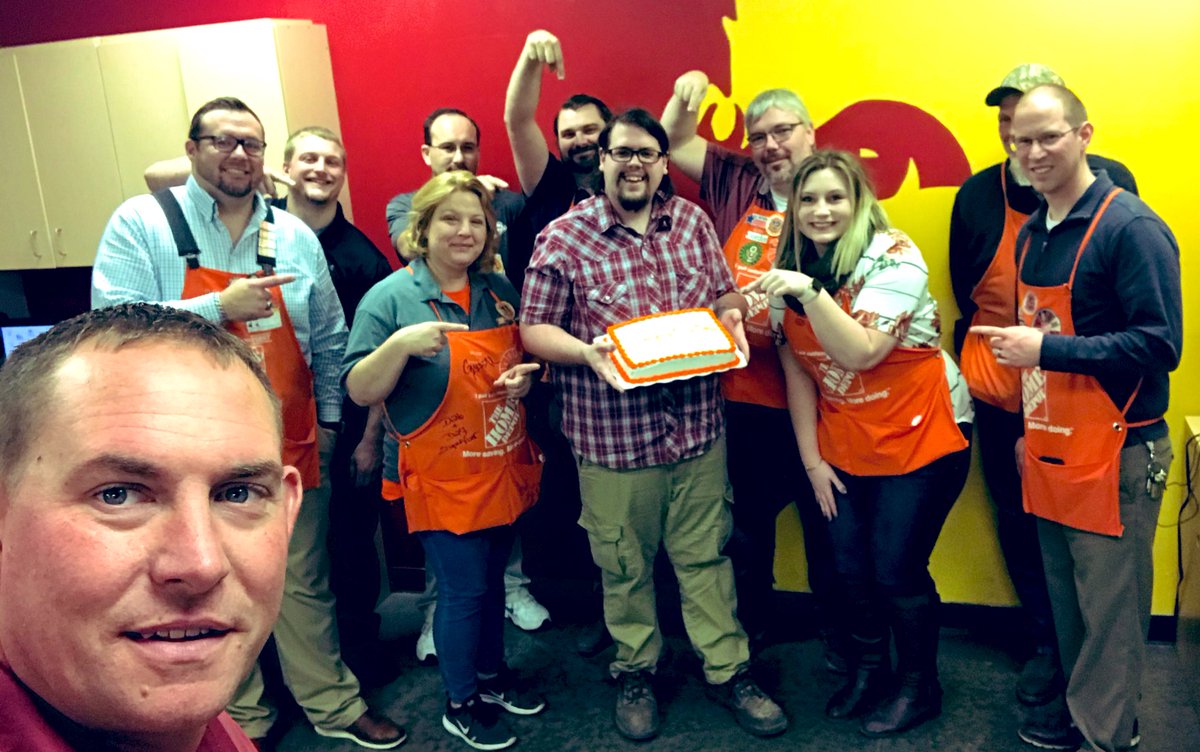 BlakeSM2220's tweet photo. 👏Home Depot Family help me welcome Michael to our DH team !!! 👏👏👏 Congrats Sir on the Promotion and D28 is ready for you #2220Strong https://t.co/ksxNCsf6El