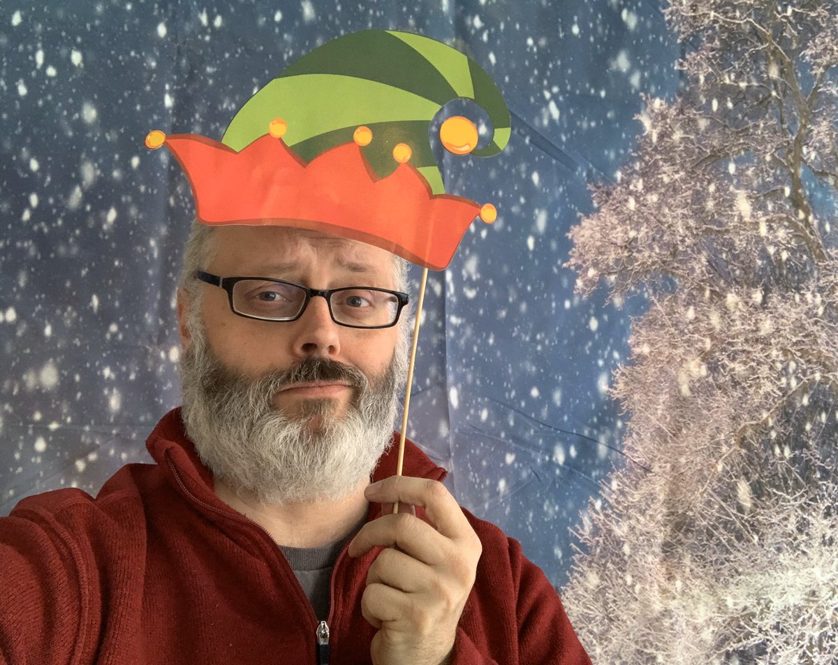 The Holiday Photo Booth at <a href="/COESPACE/">C.E.O MNGMNT🚀✪</a> is happening until 4pm today! Bring the family, that special someone, or your dog down for a free photo shoot. Donations being accepted for <a href="/TheBARNRecovery/">THEBARN</a>.