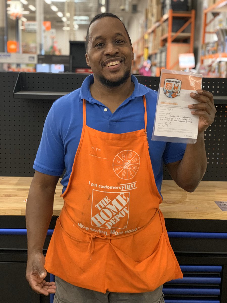 Calvin in ToolRental came out to play. Driving sales in the Gift 🎁 Center and helping with Black Friday. 🛠🔧🔨🔩#6514HomeDepot 🧡🧡#BuildingStrongRelationship