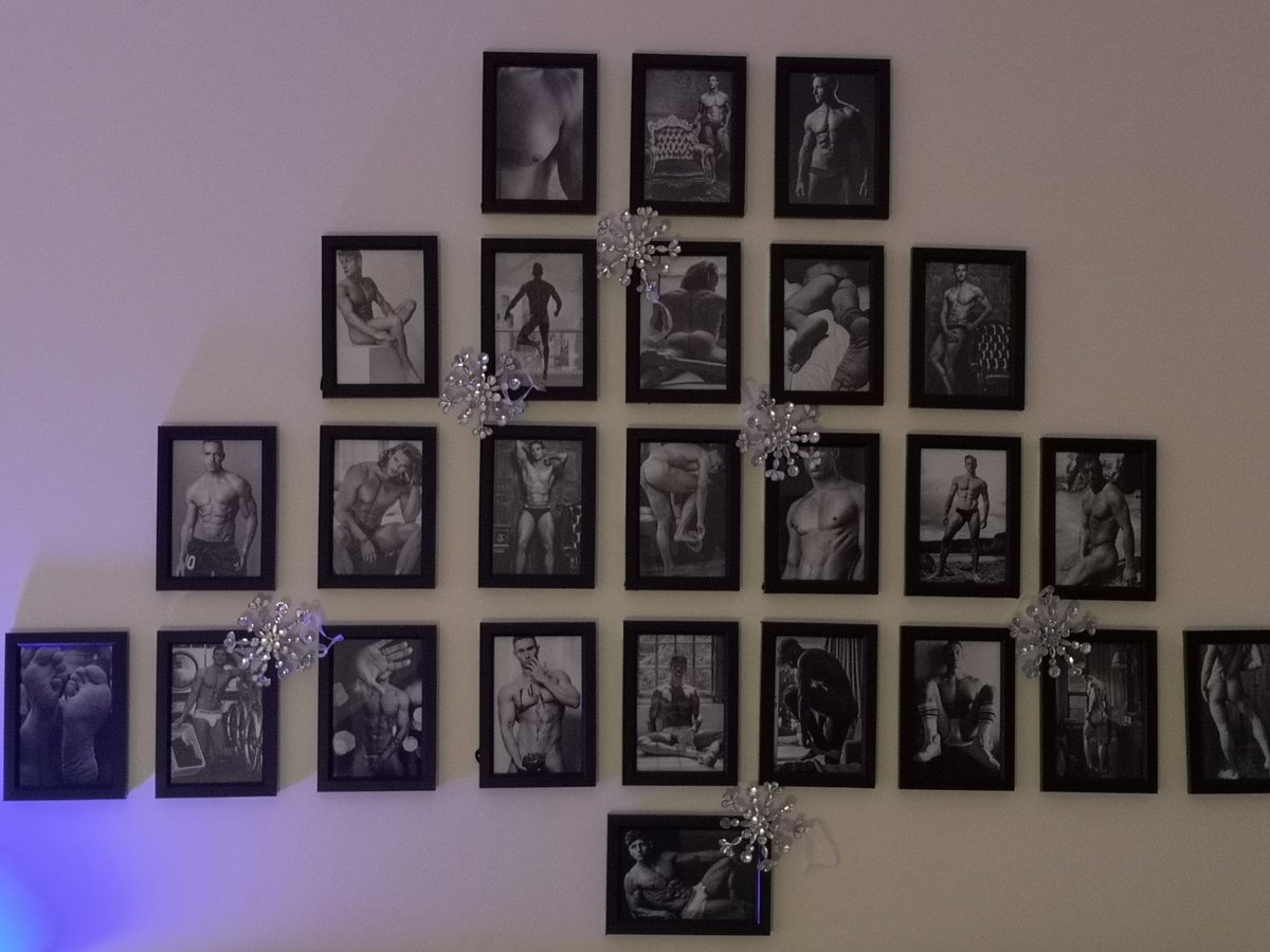 My Christmas male tree is nearly complete and this year <a href="/danny_mahoney1/">Danny</a> @MrStevenWhyte @jaseleigh <a href="/thedaveywavey/">Davey Wavey 🏳️‍🌈</a> <a href="/LewisWinyard/">Lewis Winyard</a> <a href="/_danielnoah/">daniel noah</a> all made it this year