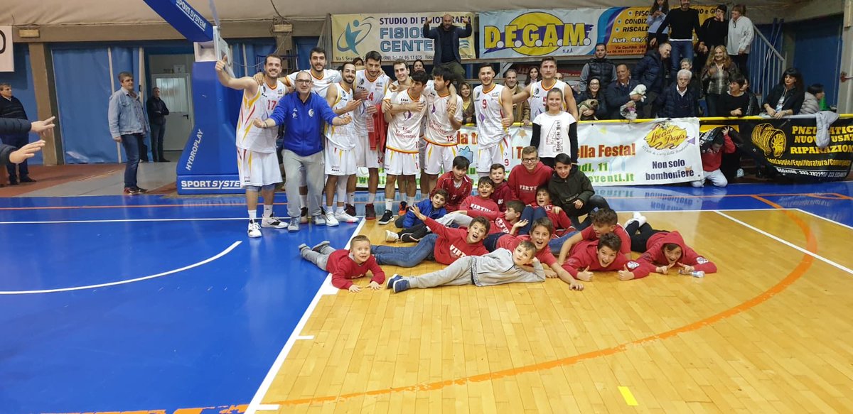 Terza vittoria di fila, Ruvo domato con una prestazione convincente e 4 giocatori in doppia fila con Carida’ top scorer (21 pts)
Risaliamo in classifica e cresciamo in autostima. Domenica a Corato per provare a correre ancora!! <a href="/LNPSOCIAL/">Lega Nazionale Pall</a> #basket #seriebOldWild  #gironed