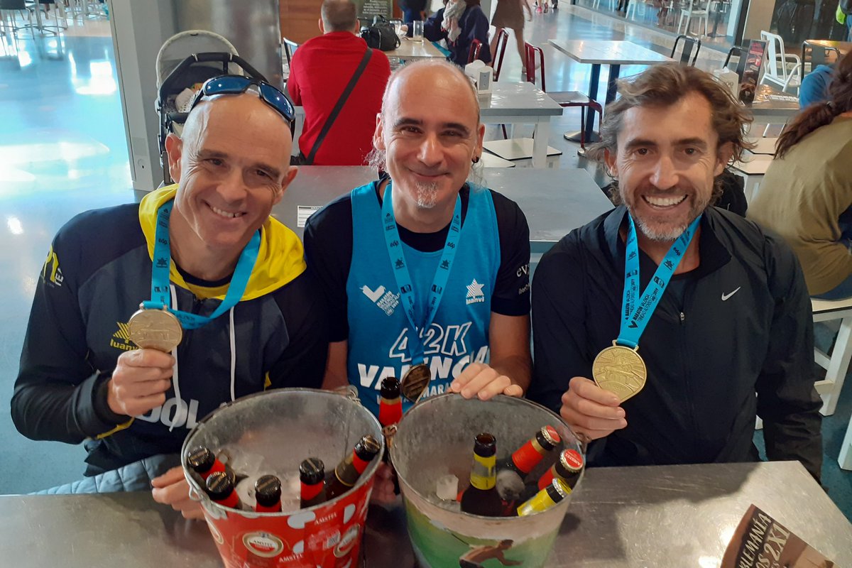 FerranVGarcia's tweet photo. #Finisher 39a @maratonvalencia 🏅
3h00'43" a 4'17"K ⏱
🏁Classificació #CamesFF: 2178/21545 Gral. ; 105/2249 M50 🧮
😅Un dia difícil ☀️🌡🌬
☝️I sempre un plaer compartir esforç, companyonia, amistat i esport a l'aire lliure amb gent tan estupenda 😊 https://t.co/A0ekhgsXOa