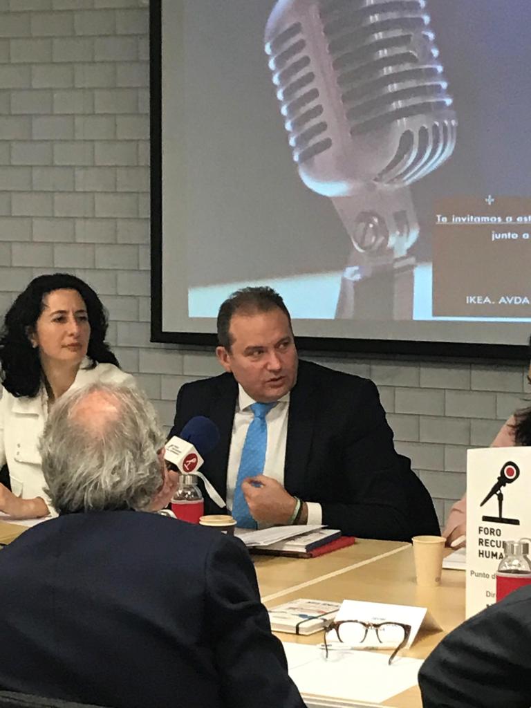 Deloitte_ES's tweet photo. Luis López Sánchez, director de Recursos Humanos de #Deloitte, analiza la importancia del proceso de #onboarding de las nuevas incorporaciones en este #podcast del @ForoRRHH en el canal Foro Radio: https://t.co/PEz9hH2iio
#DeloitteEspaña #BeDeloitte #RecursosHumanos https://t.co/C1PkBZYwV4