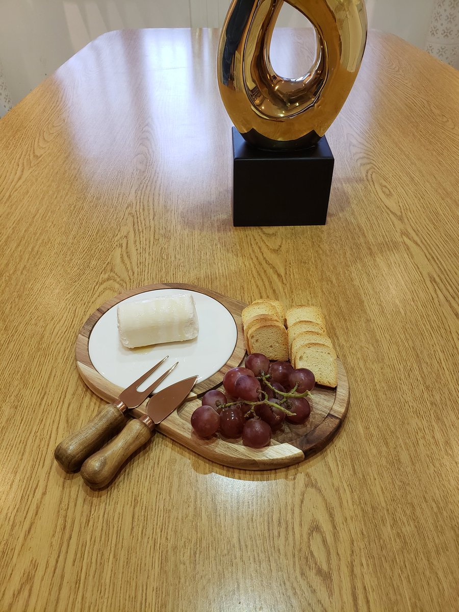jjsny16's tweet image. When you&apos;re @FabFitFun fancy and you finally use your #fabfitfunfallbox Cheese board 🤗 #sofancy #fabfitfun #fallbox #honeygoatcheese #toast #graped