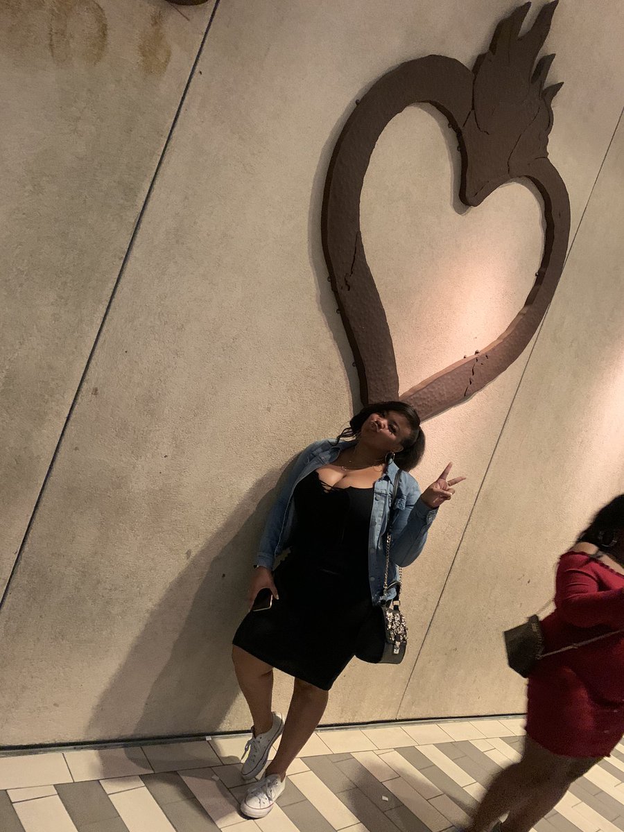 taiyawaiya's tweet photo. So glad I changed out them heels before I left the house. You can tell my feet was hurting in the last pic 😂 #osdtour #kmichelle https://t.co/E3InghddKL