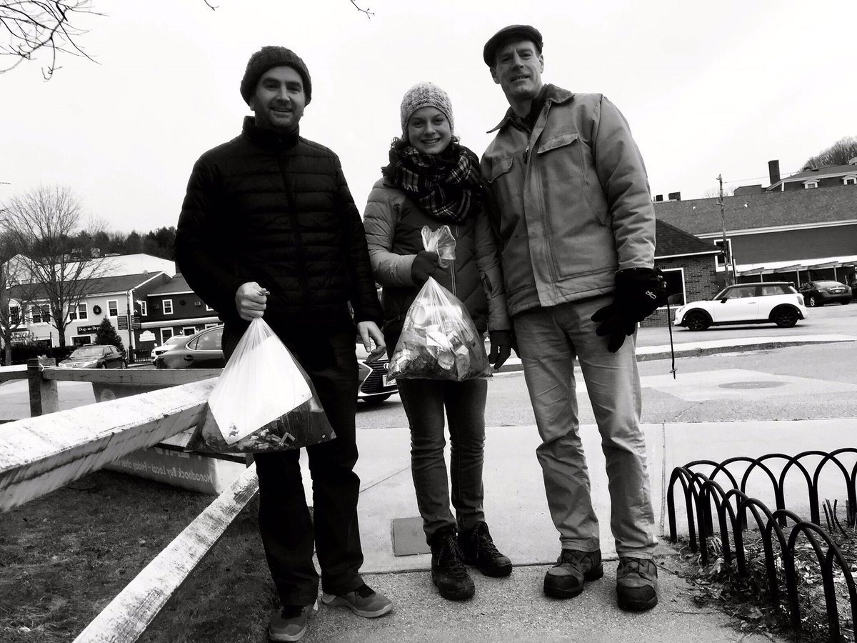 JeffKurzon's tweet image. #PledgeforHumanity fait accompli. We spent about an hour helping clean up downtown #Peterborough #NewHampshire #NHforYang