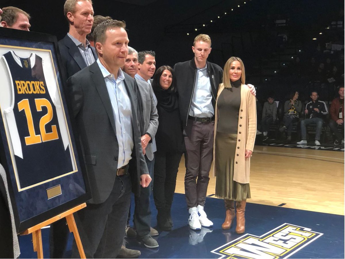 brencenter's tweet photo. .@UCImbb legendary Point Guard, Scott Brooks, who is an @NBA Champion and current Head Coach of the @WashWizards had his jersey retired last night at @UCIrvine's #BrenCenter!
https://t.co/SpEMqvoOVV https://t.co/Sr6QwELd44