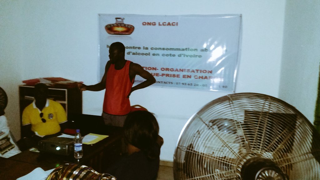 kaberu_tairu's tweet photo. Aujourd'hui j'ai adoré travailler avec l'ONG #LCACI qui lutte contre l'abus de l'alcool en Côte d'ivoire à travers une formation action en planification stratégique.
J'ai aborder le diagnostique stratégique, l'analyse #SWOT et le plan d'action annuel 2020.
#Ubuntu @OvillageCi https://t.co/fojhwgJJg8