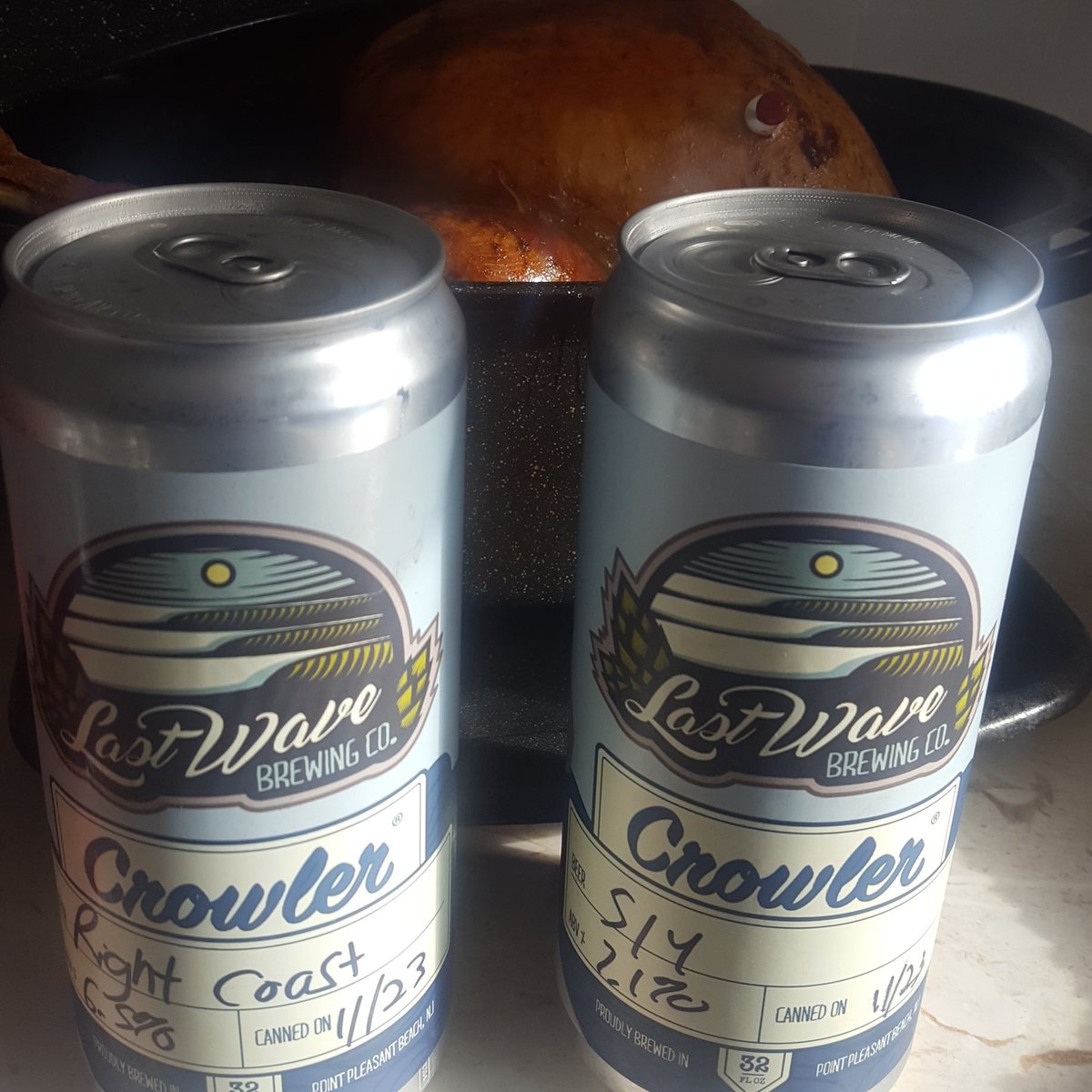 PMBack's tweet photo. Celebrated Thanksgiving with some great dark beer crowlers from Last Wave's.5/4 Chocolate Coffee Stout with Port Coffee 7.1%ABV & Right Coast Coconut Porter 6.5%ABV
#njbeer #beer #craftnotcrap #craftbeer #lastwavebrewing #stout #porter #bigwednesday #thanksgiving #pointpleasant https://t.co/b0yBEl4bn0