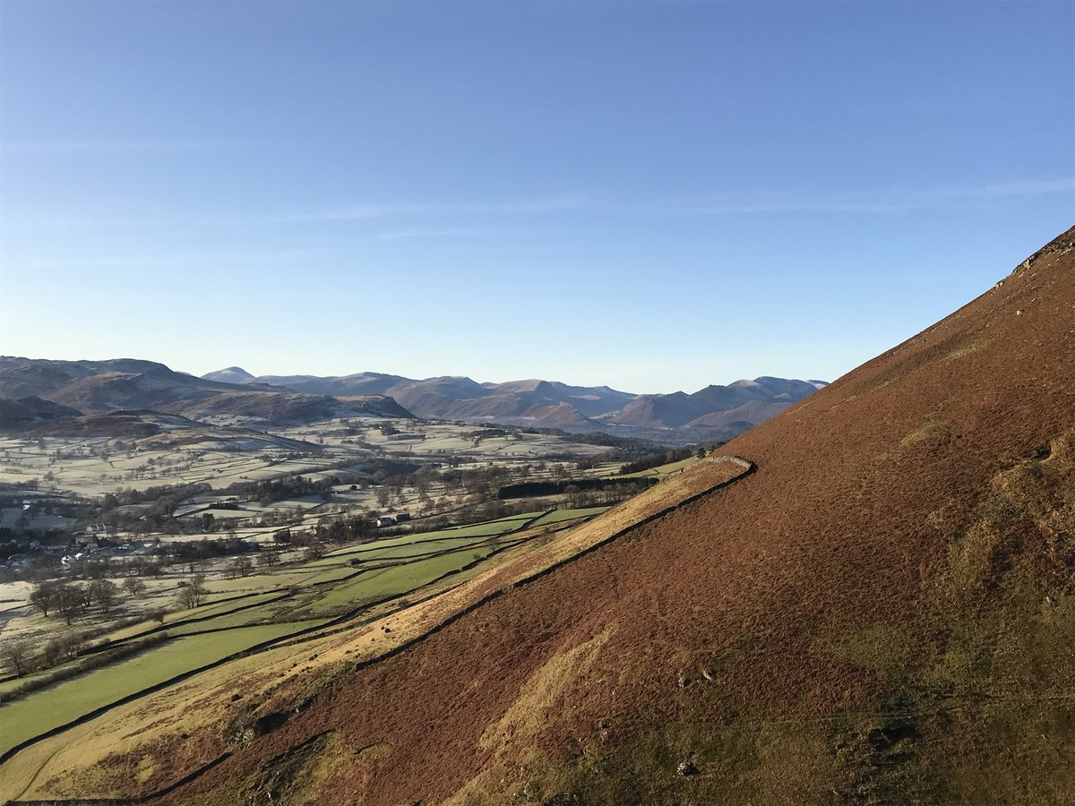 ClarenceCottage's tweet photo. We escaped the eden valley fog and has a glorious walk up Hall’s fell onto Blencathra, a perfect winters day #sunshine #Views #LakeDistrict  too grab some of the last few days in December head over to https://t.co/PinVHarMzy https://t.co/qtoFeDJkfa