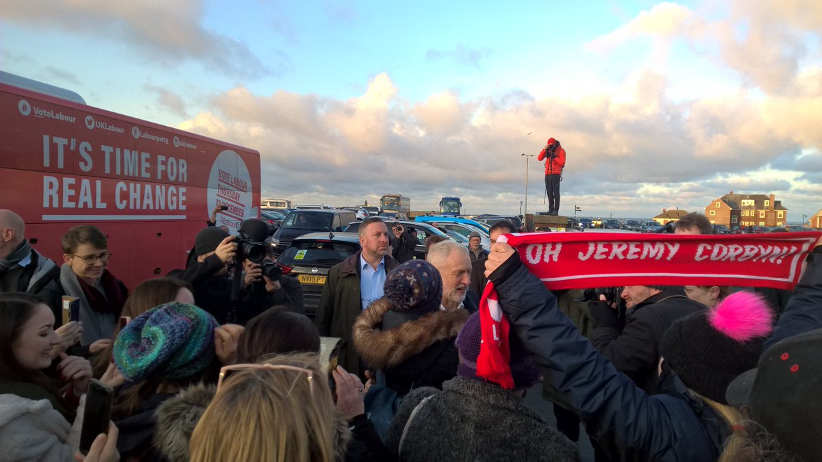 ArtyDebo's tweet photo. Today in #Whitby Thank You! @jeremycorbyn @HugoLabour #Hugo4MP #JC4PM #TimeForRealChange πΉββ€ https://t.co/Tbua82hrjs