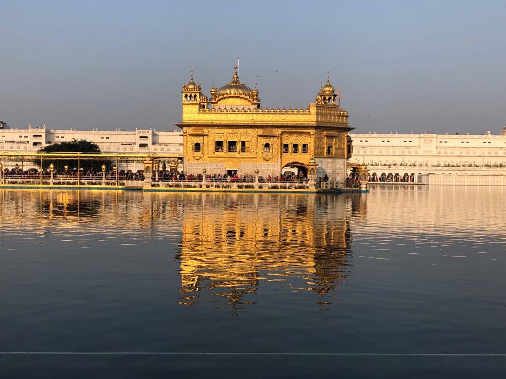 DubzM2206's tweet photo. Spending the π¦πͺ National Day cleansing the mind, body and soul with some spiritual vibes in preparation for a new decade! #nearly2020 #goldentemple #Amritsar #india https://t.co/jIbNmU9Cuw