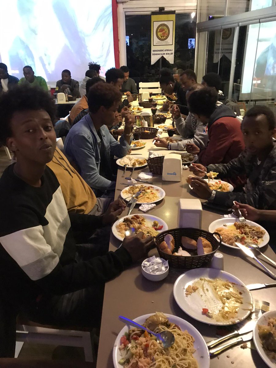 BÜYÜK ASAM ailesi sofrasından kareler😍.  #africanfood #yummy #African